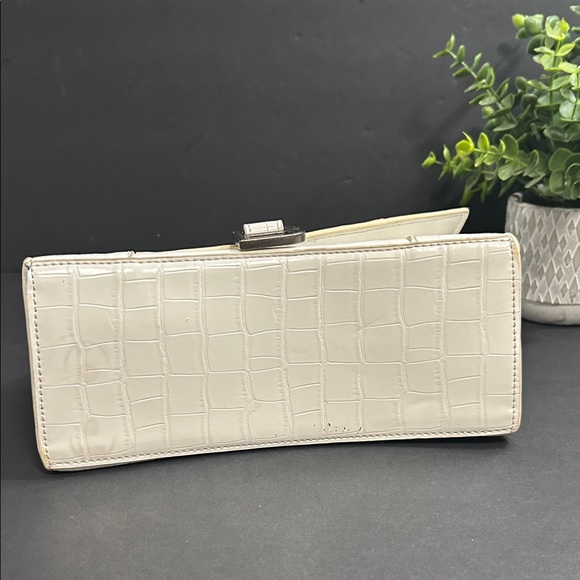 Chic White Croc-Embossed Satchel - Picture 8 of 13